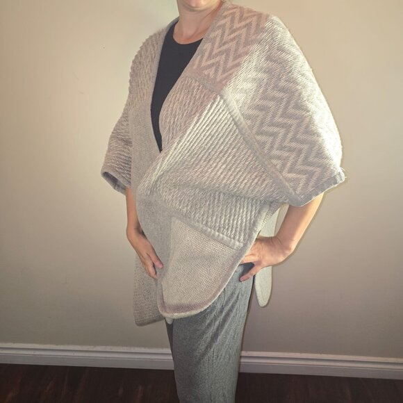Club Monaco Wool Blend Oversized Poncho Cardigan – Grey Patchwork Knit – M/L - Picture 2 of 7